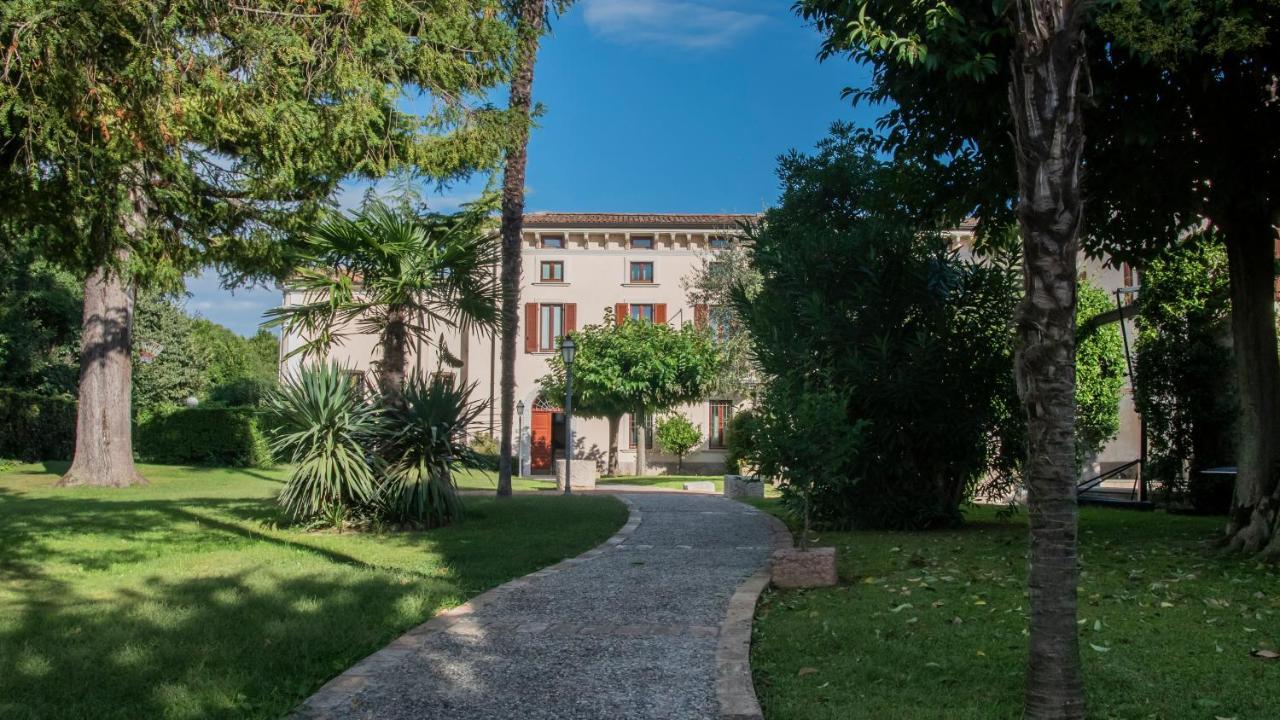 Castello Belvedere Apartments Дезенцано-дель-Гарда Екстер'єр фото